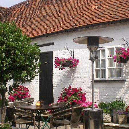 The Saracens Head Inn Amersham Bagian luar foto