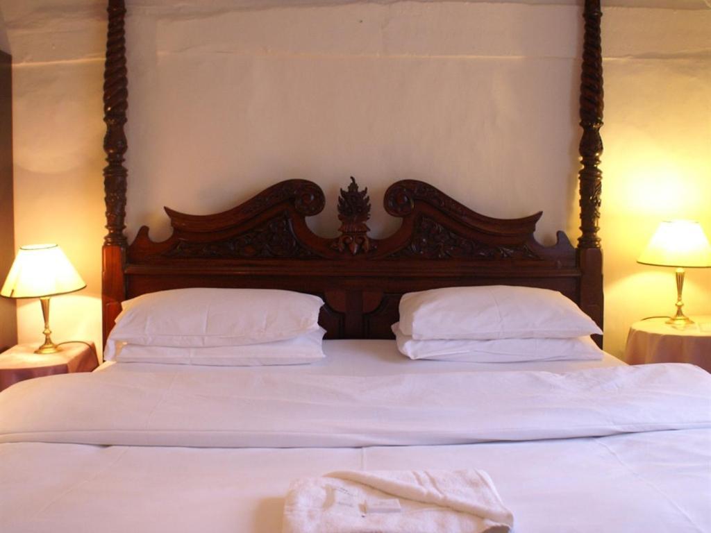 The Saracens Head Inn Amersham Bagian luar foto