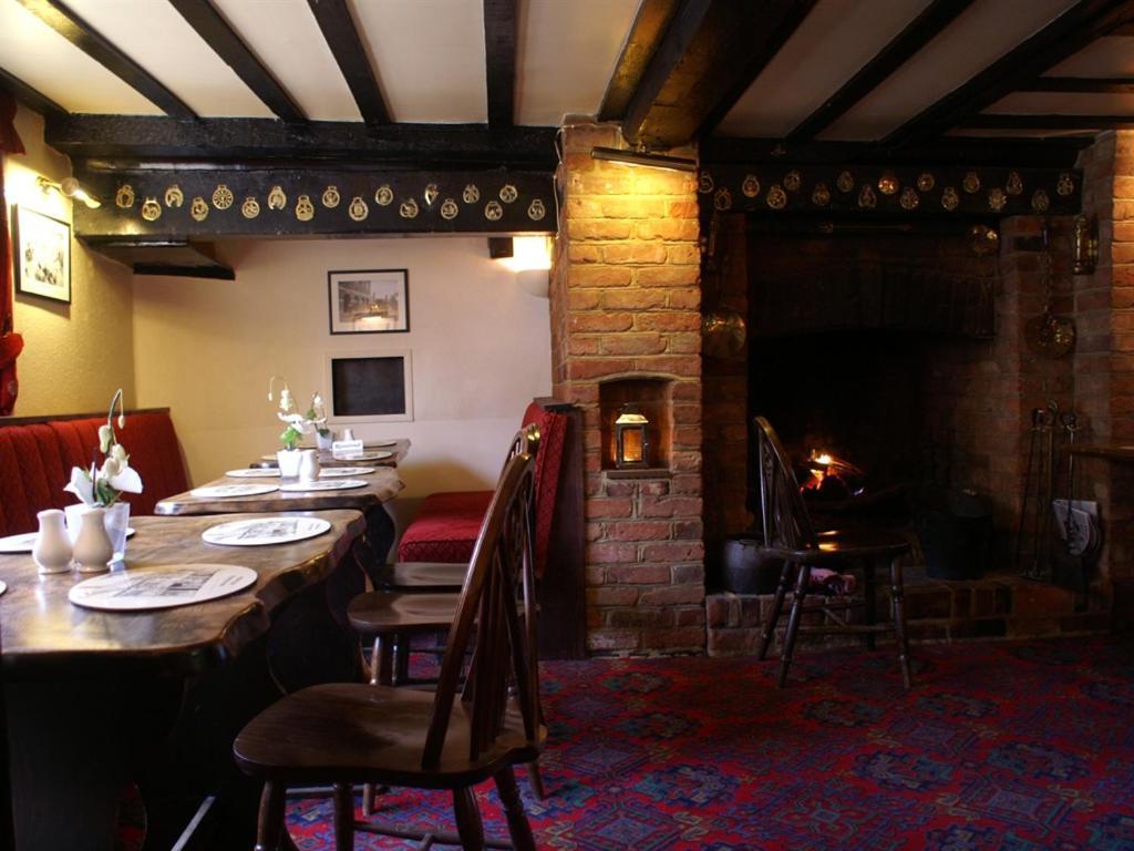 The Saracens Head Inn Amersham Bagian luar foto