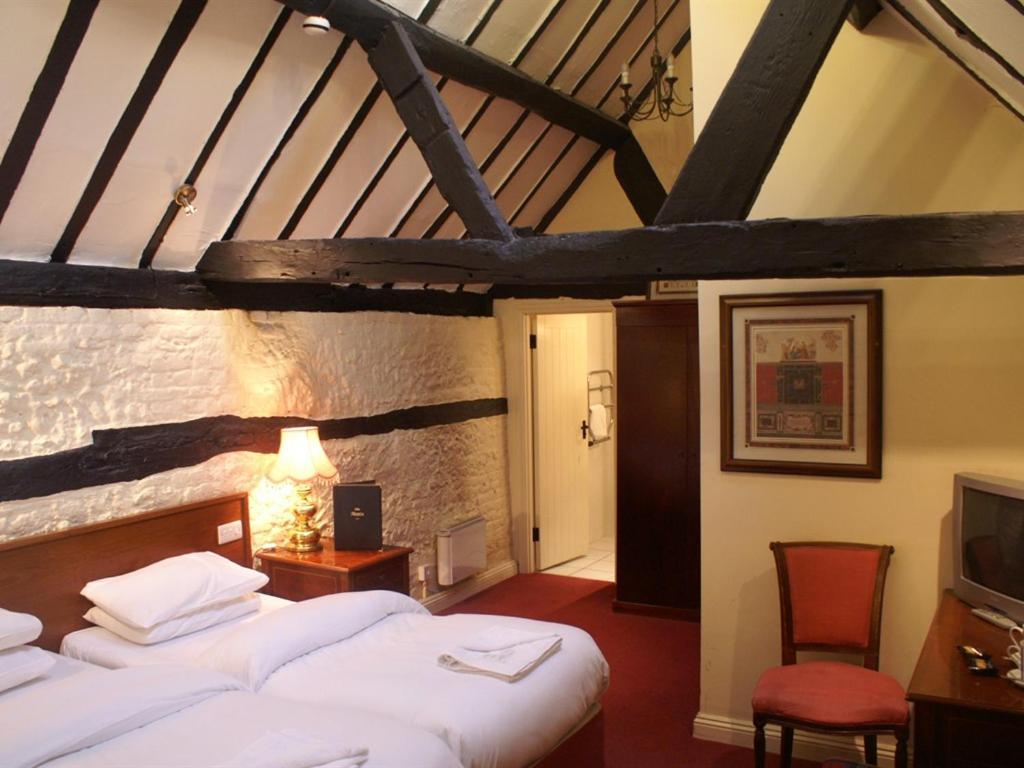 The Saracens Head Inn Amersham Bagian luar foto