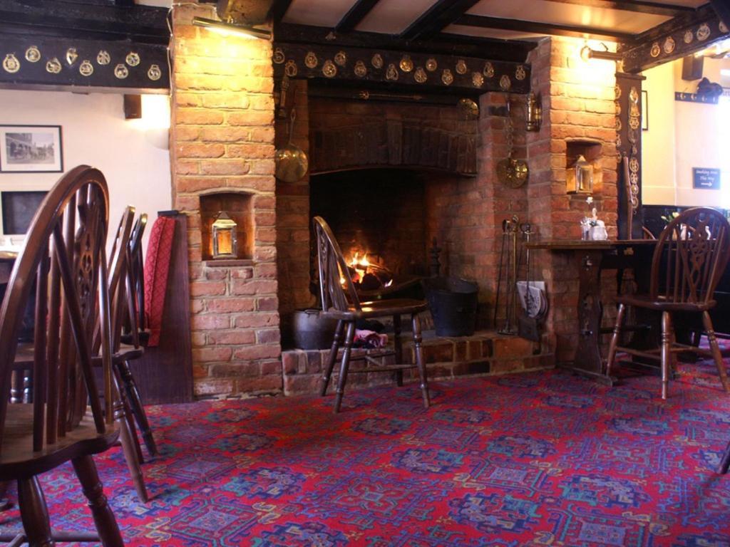 The Saracens Head Inn Amersham Bagian luar foto